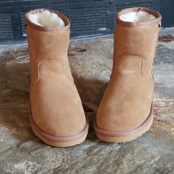 Aussie Merino Other - Aussie Merino Auckland Suede Boot in Chestnut *NWOT*